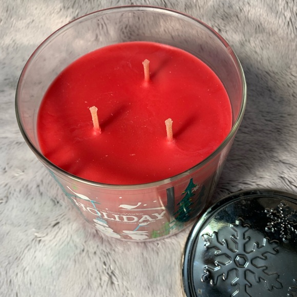 Holiday 3-Wick Candle from Bath & Body Works (2014) BBW - Picture 2 of 3